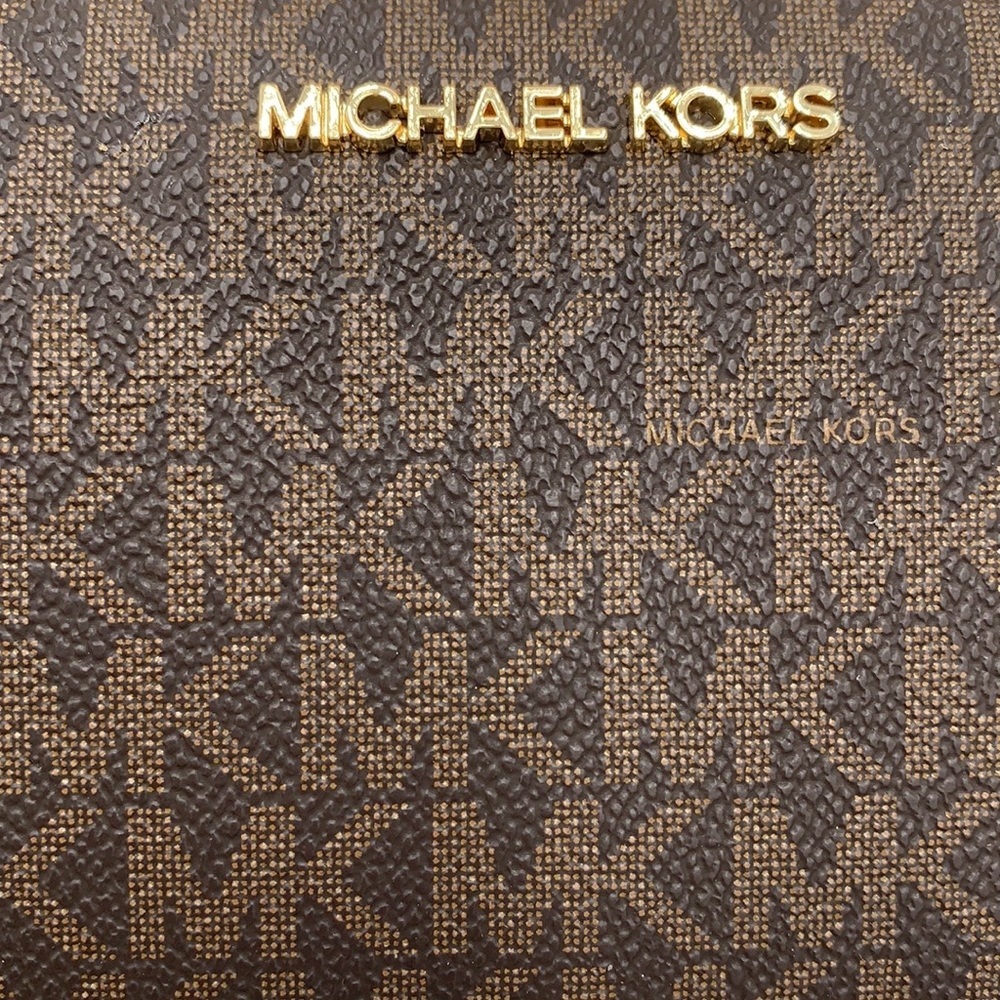 MICHAEL KORS  Large Travel Continental Leather
Color: Light Sage/ Brown multi - Picture 16 of 16